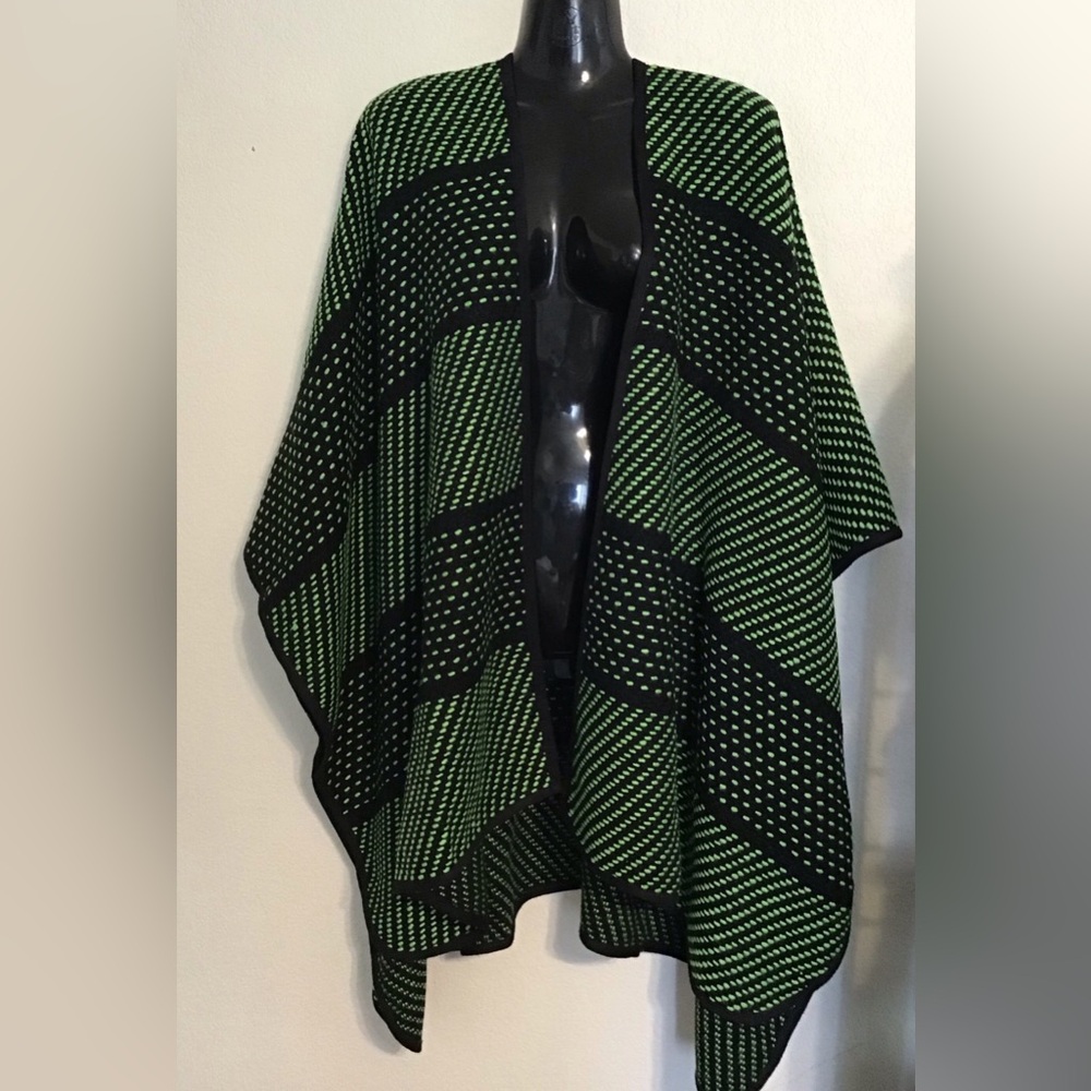 Forever Dreams women’s bat sleeves cape/poncho. Size OS